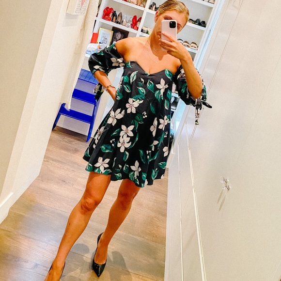 Caroline Constas off shoulder flower dress! - Picture 3 of 6